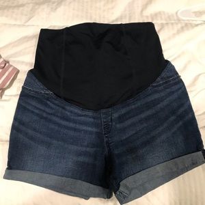 Maternity shorts size 6, top M, bra L